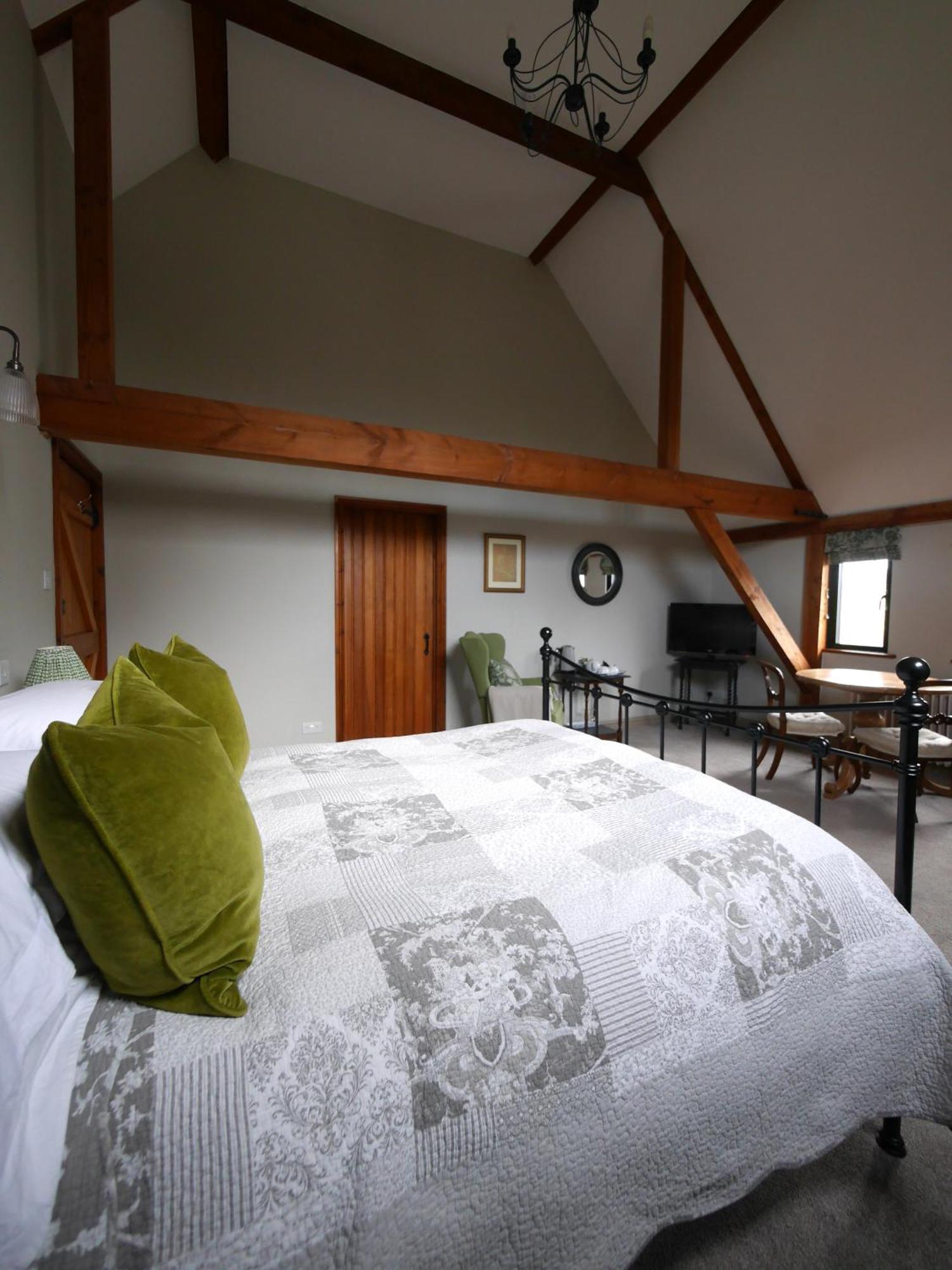 North Downs Barn Bed & Breakfast Rochester  Eksteriør bilde