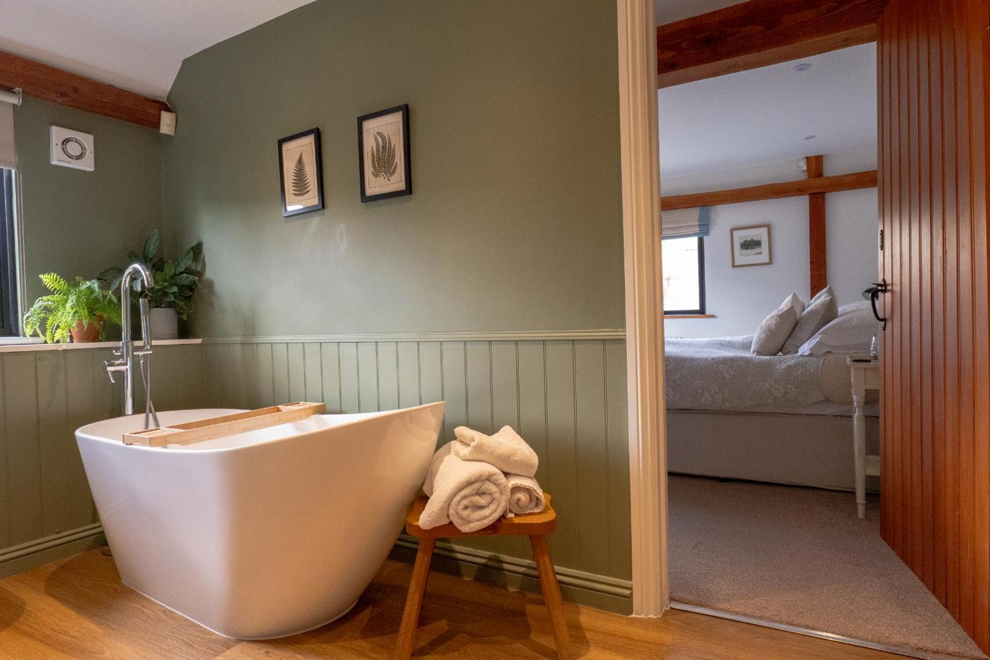 North Downs Barn Bed & Breakfast Rochester  Eksteriør bilde